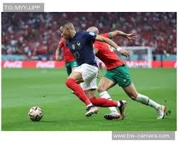 2024 赛季：费城人队核心哈珀在对阵大都会时击出两支 430 英尺以上的本垒打